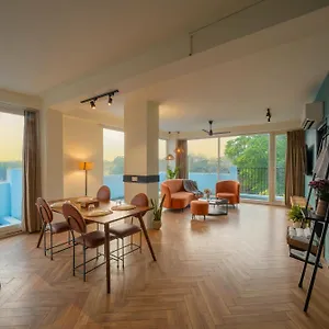 Minimalist Poshtel & New Delhi